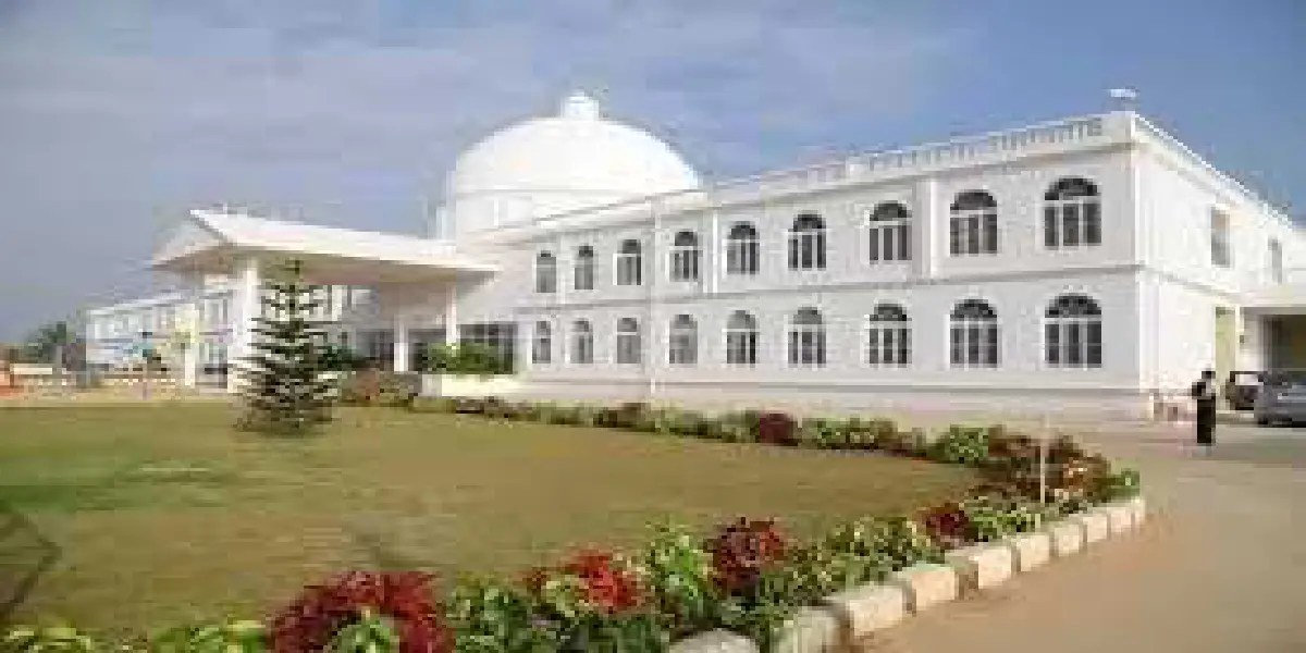 The Green Lawns School